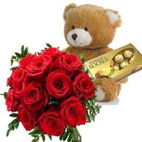lindo urso com 12 rosas vermelhas e ferreiro